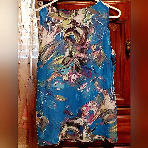 Tunic length sleeveless top with crochet & beading, and watercolor print size M. - Picture 7 of 8